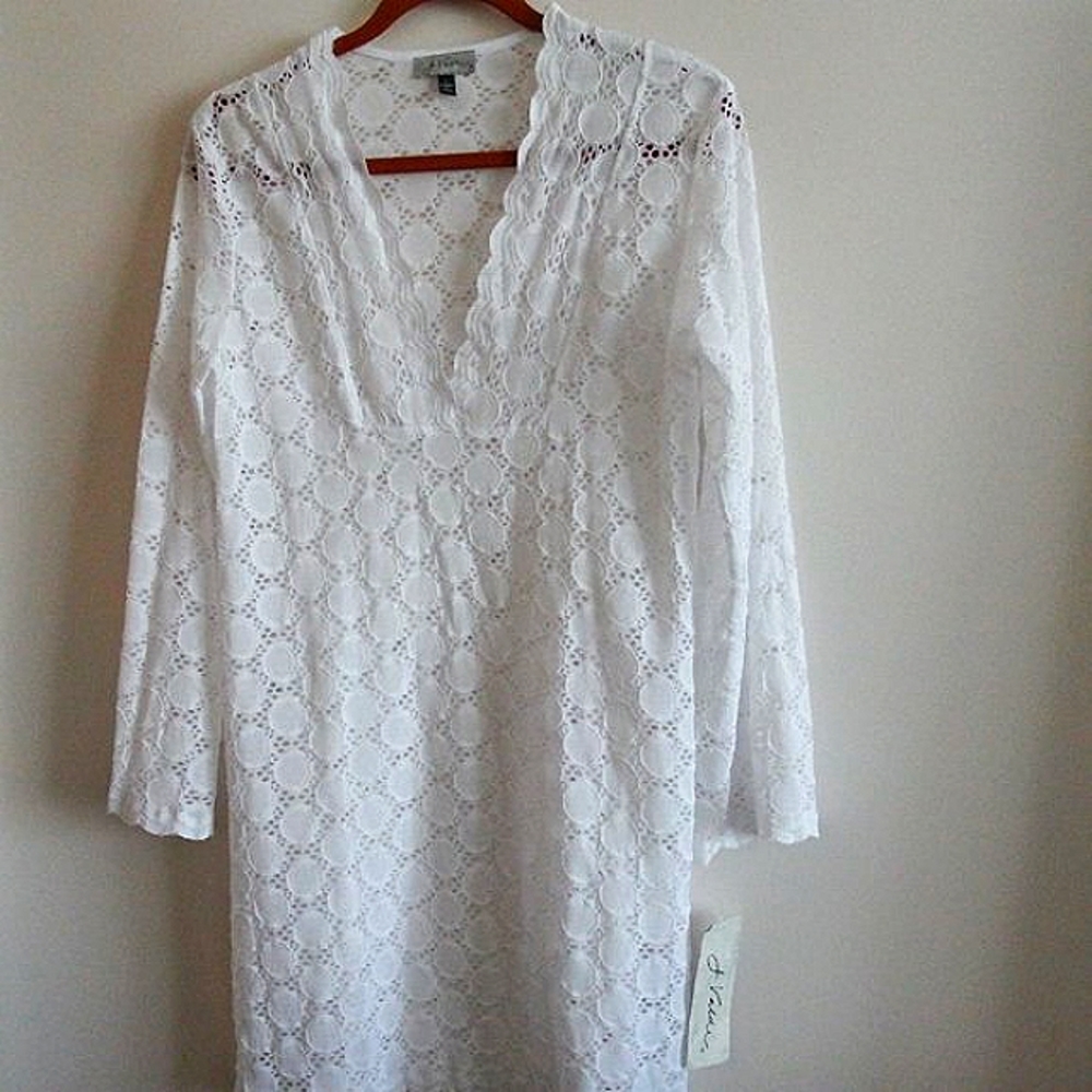 NWT J. Valdi White Lace Cover Up L
